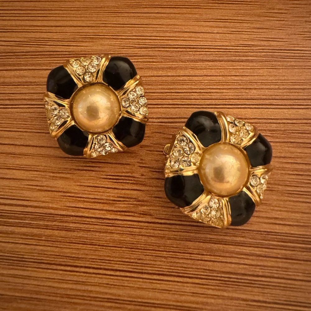VTG DIOR Gold and Black Enamel Clip-On Earrings